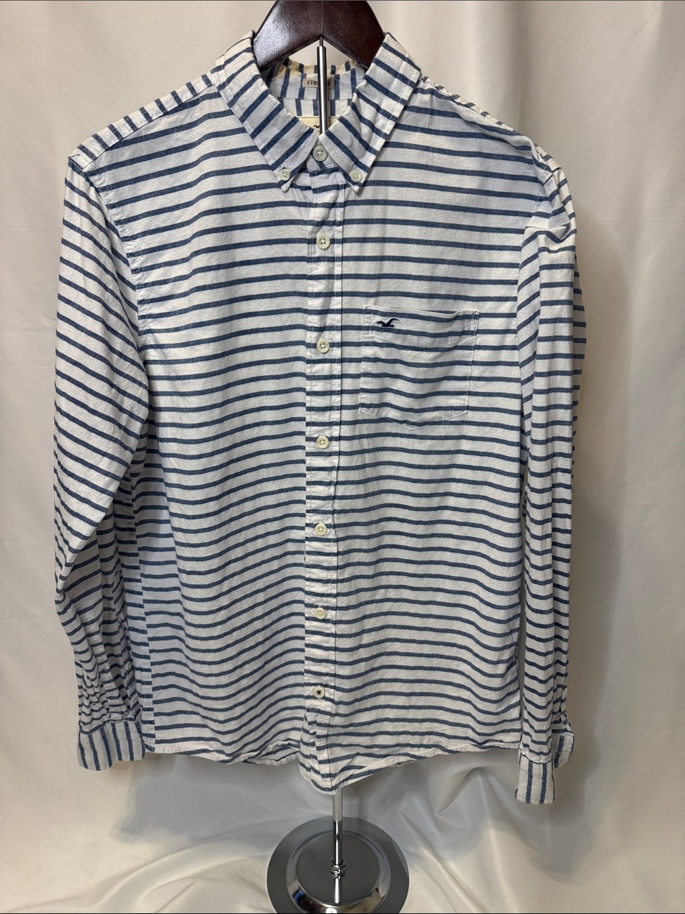 Hollister White and Blue Striped Long-Sleeve Button-Down Shirt mens medium